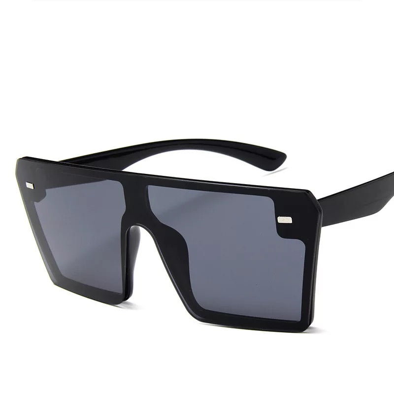 TRENDY OVERSIZED SUNGLASSES